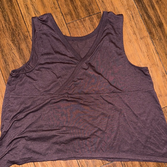 Old navy Ultra lite tank - Picture 2 of 3